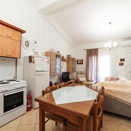 Porto Ofrynio Central Deluxe Golden Apartment Ofrínion Zewnętrze zdjęcie
